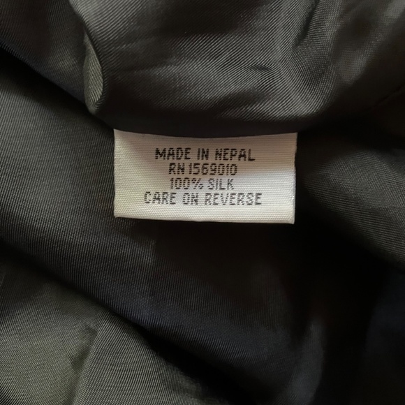 YAK MAGIK Gold Silk Draped Collar Opera Coat - Picture 6 of 6